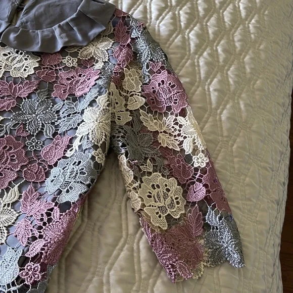 Lace top - Picture 3 of 4